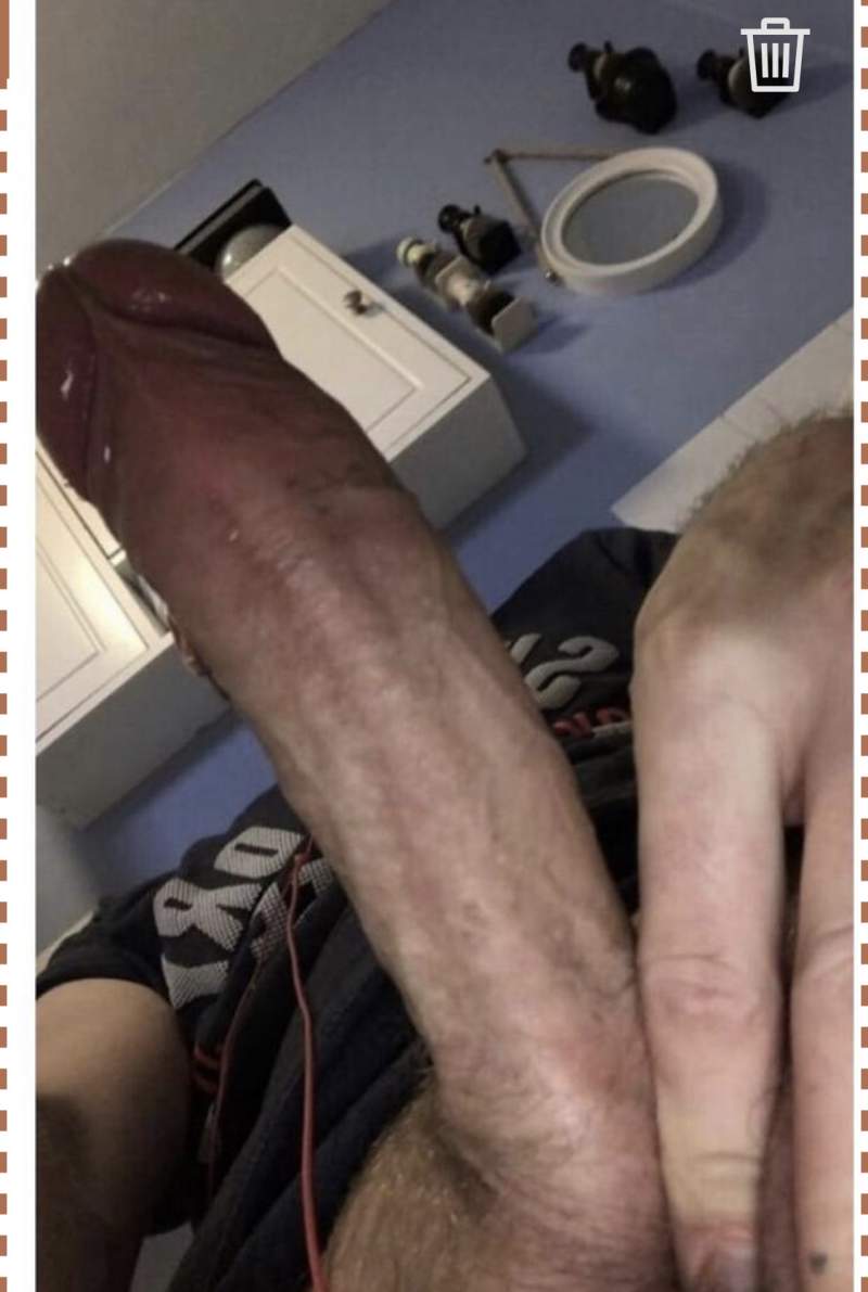 I’m horny who want to talk I’m bisexual I love pussy and dick juicier the better