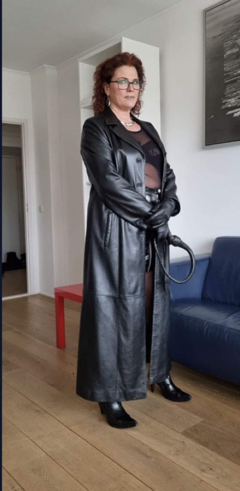 Dominant mistress Cynthia koeing sincerely seeking for a real submissive partner to serve and worship mistress in her dungeon