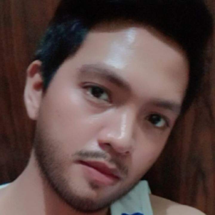 Rhuwi Photo On Quezon City Gays Club
