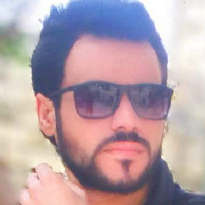 Hot Man Photo On Saudi Arabia Gays Club